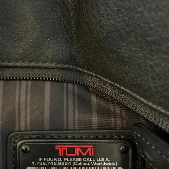 Tumi Beacon Hill Smith Jetsetter bag Sunday leather laptop travel bag black